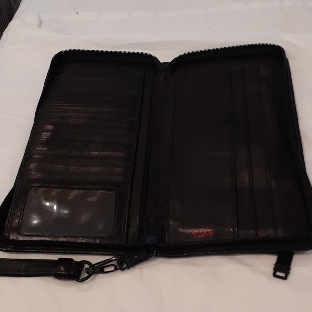 Tumi Document Holder. - image 4